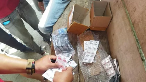 Gerebek 7 Toko di Kota Tangerang, Polisi Sita 5.509 Butir Obat Keras - GenPI.co BANTEN