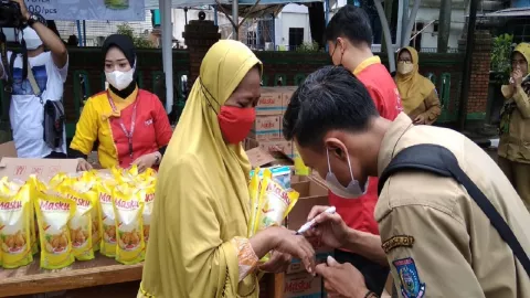 Harga Minyak Goreng Meroket, Operasi Pasar Murah Diserbu Warga - GenPI.co BANTEN