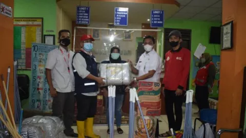 PMI Kota Tangerang Salurkan Bantuan untuk Korban Banjir - GenPI.co BANTEN