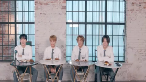 Member NCT Bingung Cara Makan Buah Salak - GenPI.co