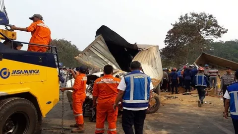 Kecelakaan Tol Cipularang, Polisi Tetapkan 2 Tersangka - GenPI.co