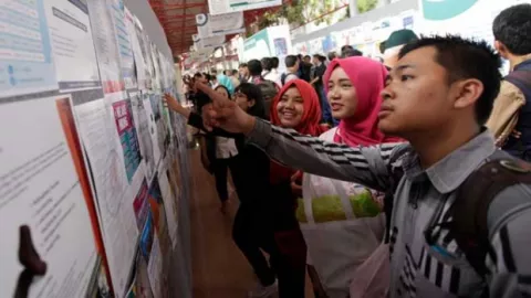 Jobless? 3 BUMN Ini Buka Lowongan untuk Sarjana Fresh Graduate - GenPI.co