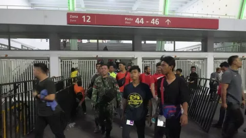 Pulang Sebelum Laga Indonesia vs Thailand Usai, Suporter: Malas! - GenPI.co