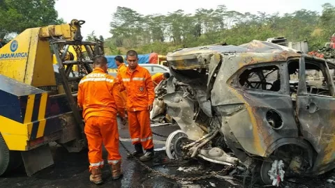 Kecelakaan Tol Cipularang, Sopir Truk Tanah Menghilang - GenPI.co