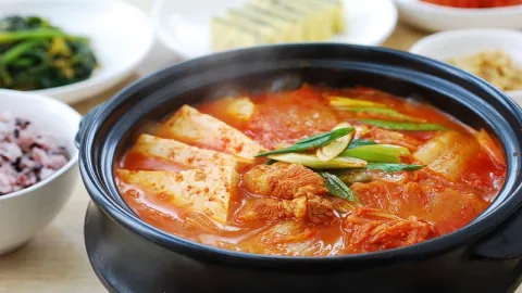 Mau Buat Sup Kimchi ala Korea, Ini Resepnya - GenPI.co
