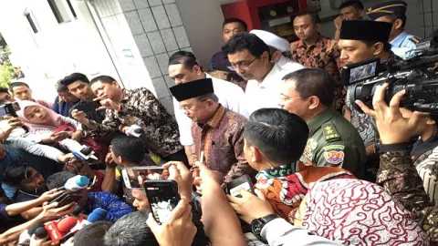 Wapres JK Besuk Wiranto di RSPAD - GenPI.co