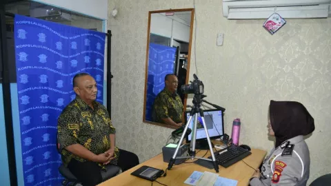 Kisah Gubernur Gorontalo Urus Sendiri Perpanjangan SIM - GenPI.co