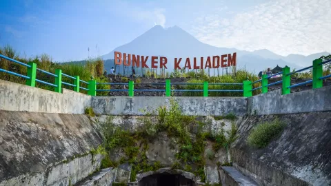 Bunker Kaliadem yang Wingit, dari Tangisan Hingga Sosok Berjubah - GenPI.co