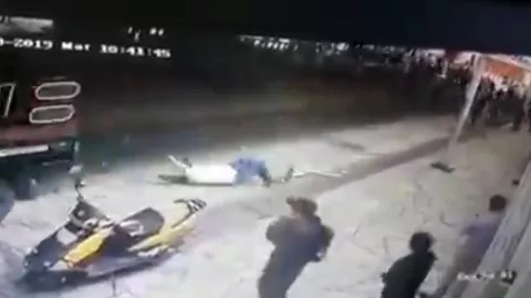 Mangkir Janji Kampanye, Wali Kota Ini Diikat dan Diseret Pikap - GenPI.co
