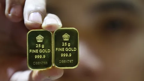 Turun Banyak, Bawa Uang Rp 399.500 Sudah Bisa Beli Emas Antam Lho - GenPI.co