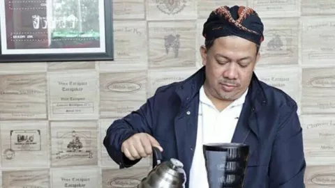 Fahri Hamzah Jadi Tukang Kopi, Kamu Pengin Mencoba Nggak? - GenPI.co