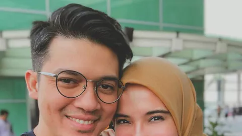 Klarifikasi Irwansyah - Zaskia Sungkar soal Dugaan Gelapkan Uang - GenPI.co