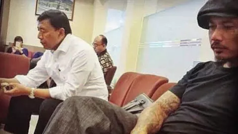 Jerinx SID Prihatin Wiranto Ditusuk, Netizen: Nggak Jenguk, Bli? - GenPI.co
