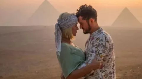 Rayakan Ultah ke-35, Katy Perry Ajak 64 Sahabat Pelesir ke Mesir - GenPI.co