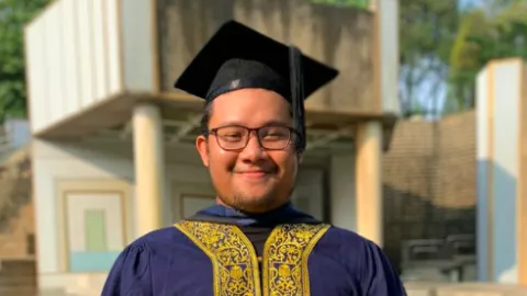 Gagal Skripsi Sampai 18 Kali, Pemuda Ini Sempat Ingin Bunuh Diri - GenPI.co