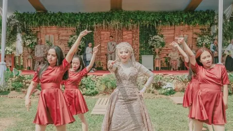 Begini Pernikahan Penyuka KPop Digelar, Pengantin Turut Nge-Dance - GenPI.co