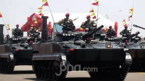 Kendaraan Tempur dan Senjata TNI Bikin Ribuan Masyarakat Terpukau - GenPI.co