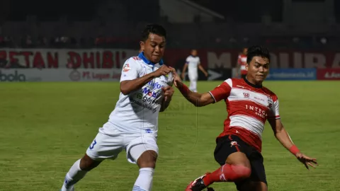 Kalah Lagi, Persib Perpanjang Kutukan di Kandang Madura United - GenPI.co