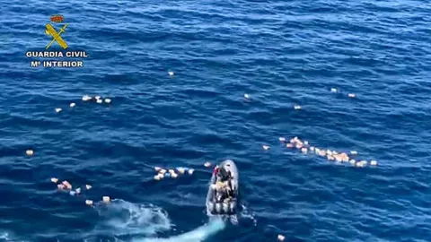 Polisi Mau Tenggelam Diselamatkan Gembong Narkoba yang Dikejarnya - GenPI.co