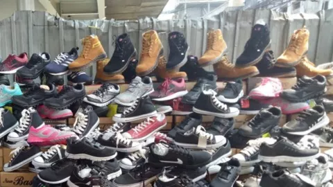 Sepatu KW Produk Vietnam Banjiri Pasar Dalam Negeri  - GenPI.co