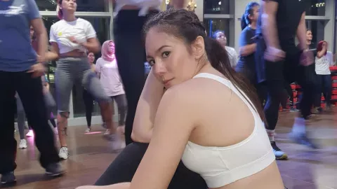 Seperti Tamara Bleszynski, Wulan Guritno Unggah Foto Bikin Pusing - GenPI.co
