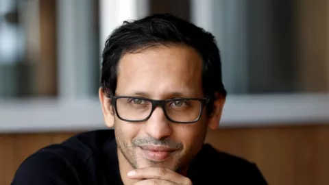 Wah, Nadiem Makarim Punya Warna Mata yang Istimewa - GenPI.co