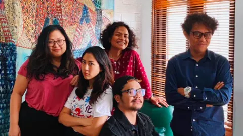 Kru Petualangan Sherina Foto Bareng, Netizen: Reborn? - GenPI.co
