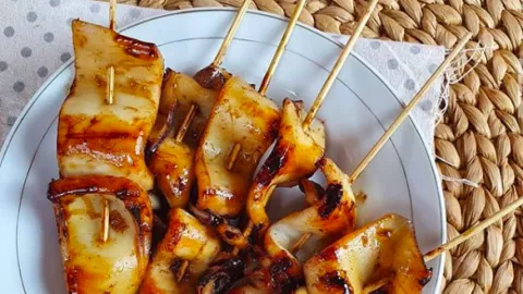 Untuk Pencinta Seafood, Nih Resep Sate Cumi Bakar - GenPI.co