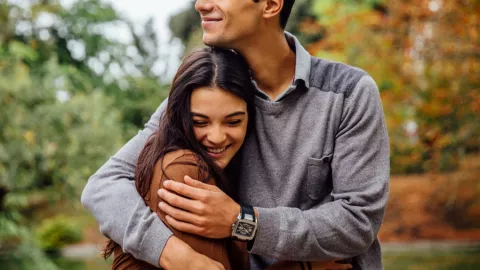 Cara Jitu Meluluhkan Hati Pemilik Zodiak Aquarius, Dijamin Ampuh - GenPI.co