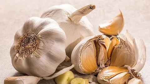 Sisipkan Bawang Putih di Bawah Bantal dan Rasakan Manfaatnya - GenPI.co