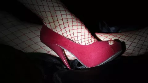 Perhatian untuk Wanita, Pakai Sepatu Hak Tinggi Bisa Varises - GenPI.co