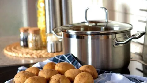 Selain Mi Instan, Ini 3 Makanan yang Jangan Disantap Tiap Hari - GenPI.co