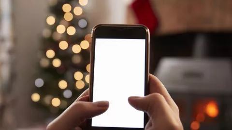 Bergaya dengan Ponsel Baru Saat Natal, Berikut Rekomendasinya - GenPI.co