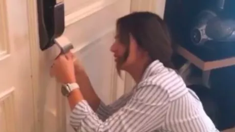 Kunci Terlalu Canggih, Nia Ramadhani Tak Bisa Masuk Kamar Sendiri - GenPI.co
