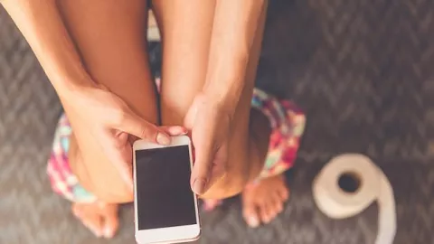 Setelah Baca ini, Masih Main Ponsel saat Buang Hajat? - GenPI.co