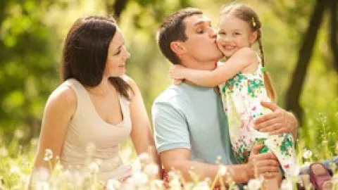 Ingin Anak Anda Memiliki Sikap Positif? Lakukan Hal ini - GenPI.co