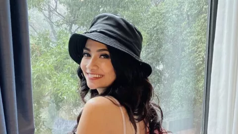 Vanessa Angel yang Makan Pisang, Kita yang Jadi Ngilu - GenPI.co