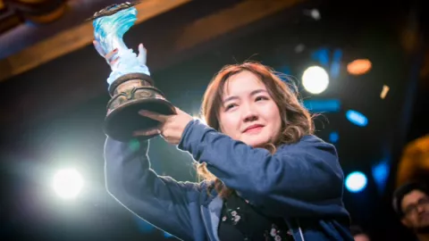 Li Xiaomeng, Perempuan Pertama yang Menang Turnamen E-Sport - GenPI.co