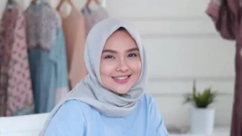 Ria Miranda Ungkap Tren Busana Muslim 2020 - GenPI.co