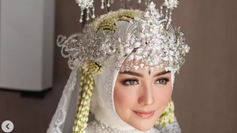 Pakai Kebaya Putih, Citra Kirana Tampak Anggun di Hari Pernikahan - GenPI.co