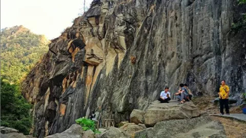 Batu Lawang, Pintu Gerbang ke Dimensi Lain - GenPI.co