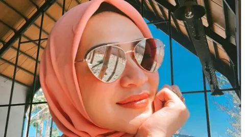 5 Potret Angkie Yudistia, Stafsus Presiden yang Modis dan Cantik - GenPI.co