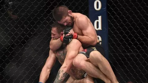 Khabib Nurmagomedov Tak Suka Lukai Lawan, Kecuali Conor McGregor - GenPI.co