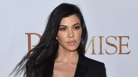 Kourtney Keluar dari Keeping Up With Kardashians, Kenapa Ya? - GenPI.co