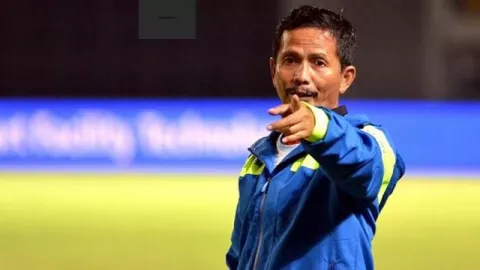Dinilai Tak Mampu, Persebaya Pecat Pelatih Djadjang Nurjaman - GenPI.co