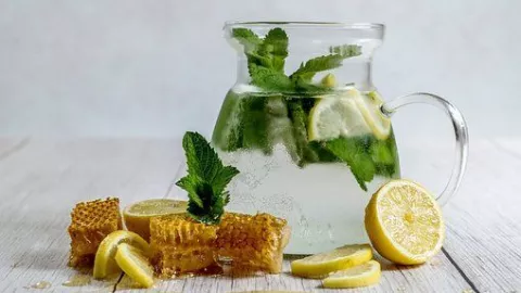 Minum Infused Water Lemon Setiap Hari, Ini Manfaatnya - GenPI.co