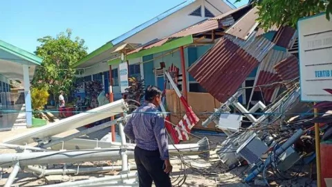 Brukk! Menara BTS Roboh Menimpa Siswa yang Sedang Latihan Nyanyi - GenPI.co