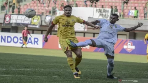 Babak Pertama, Persebaya Menang 1-0 Vs Bhayangkara FC - GenPI.co