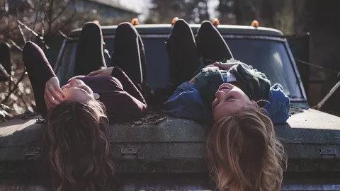 Kenali Ciri Fake Friend, Jangan Sampai Terjebak - GenPI.co