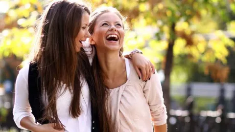 Orang Extrovert Lebih Sehat dan Panjang Umur, Mitos atau Fakta? - GenPI.co